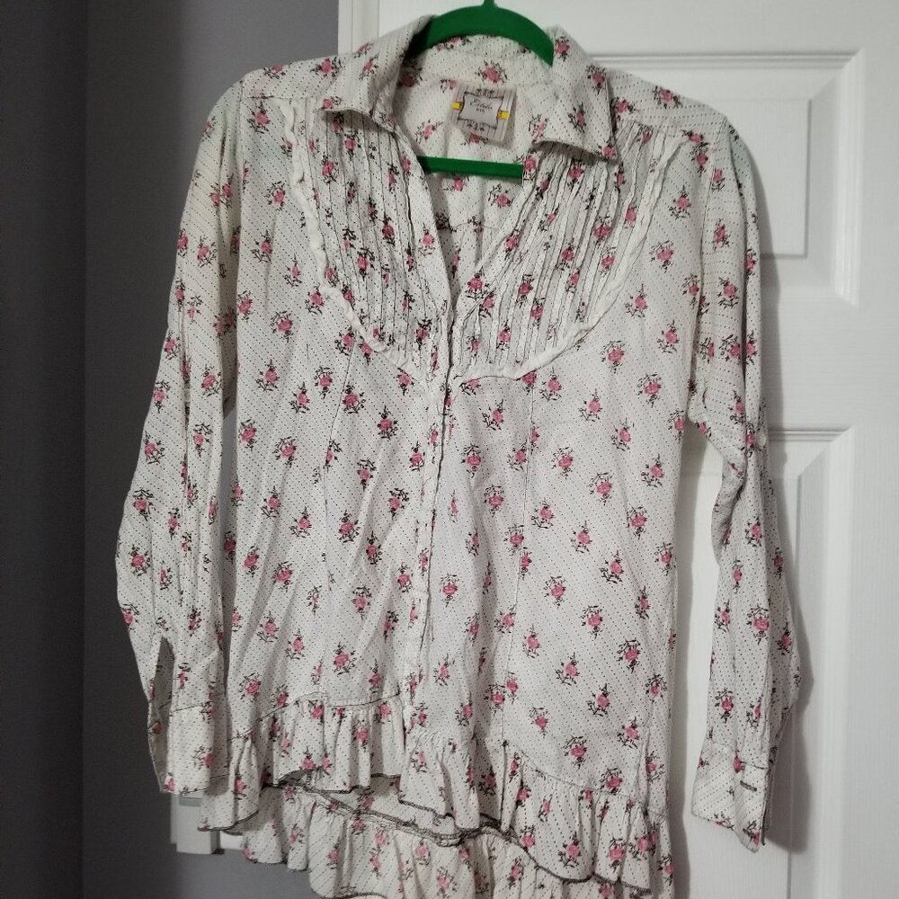 Estilo Cowgirl V-Neck Button Down Blouse with Little Pink Flowers